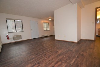 278 Torrey St, Unit B in Akron, OH - Foto de edificio - Building Photo