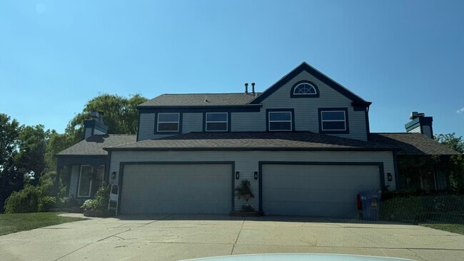 2057 Eastcastle Dr SE