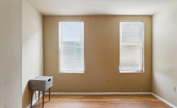 1414 E Oliver St in Baltimore, MD - Foto de edificio - Building Photo