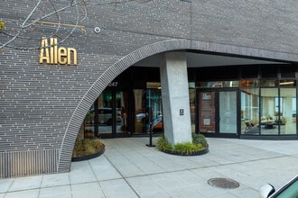 Allen in New Rochelle, NY - Foto de edificio - Building Photo
