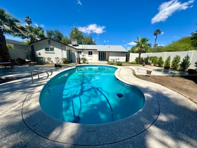 property at 3547 E Meadowbrook Ave