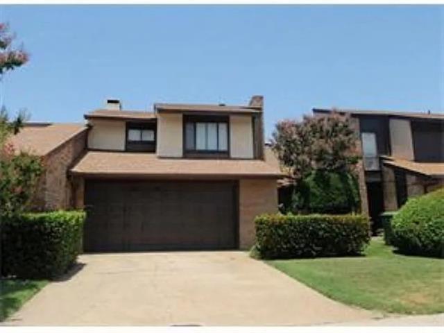 1821 Greenspring Cir in Garland, TX - Foto de edificio