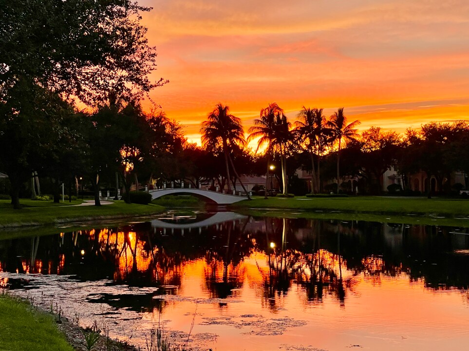 3592 Islandwalk Cir in Naples, FL - Foto de edificio