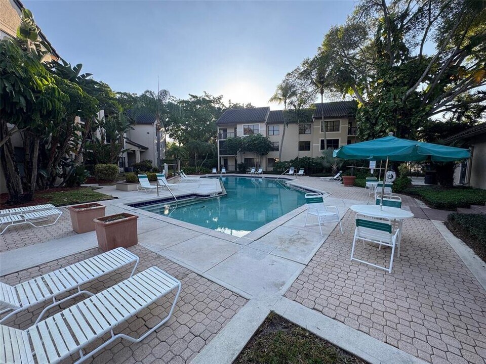 4201 W McNab Rd, Unit 24 in Pompano Beach, FL - Foto de edificio