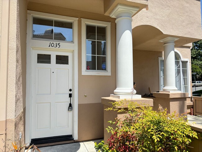 1035 S Stresa Way in Anaheim, CA - Building Photo - Building Photo