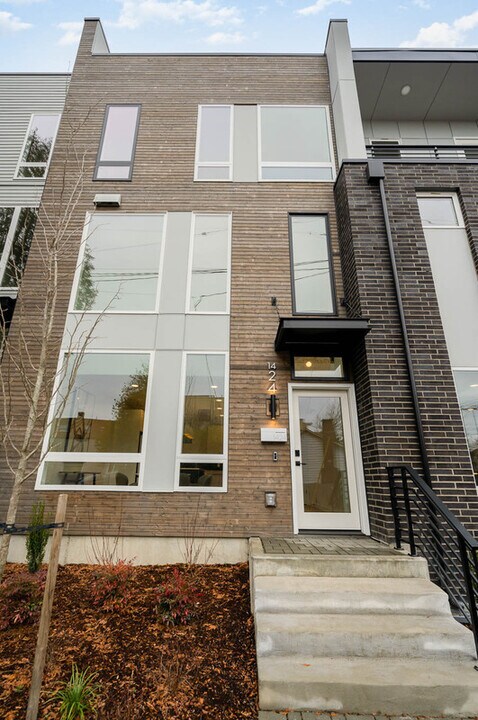 1424 N 80th St in Seattle, WA - Building Photo