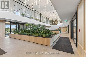 3079 Trafalgar Rd in Oakville, ON - Building Photo - Building Photo