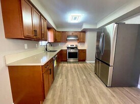 3035 S Palm Grove Ave in Los Angeles, CA - Building Photo