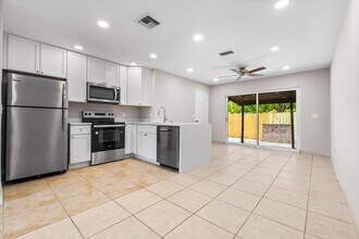 3568 Carlton Rd in Lake Worth Beach, FL - Building Photo - Building Photo