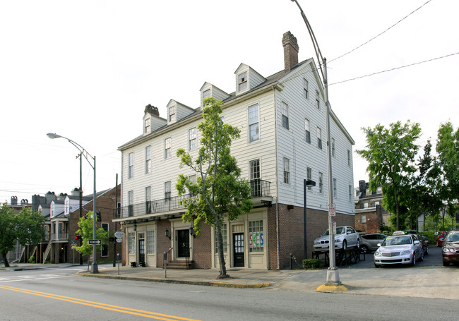 419 E Broughton St in Savannah, GA - Foto de edificio - Building Photo