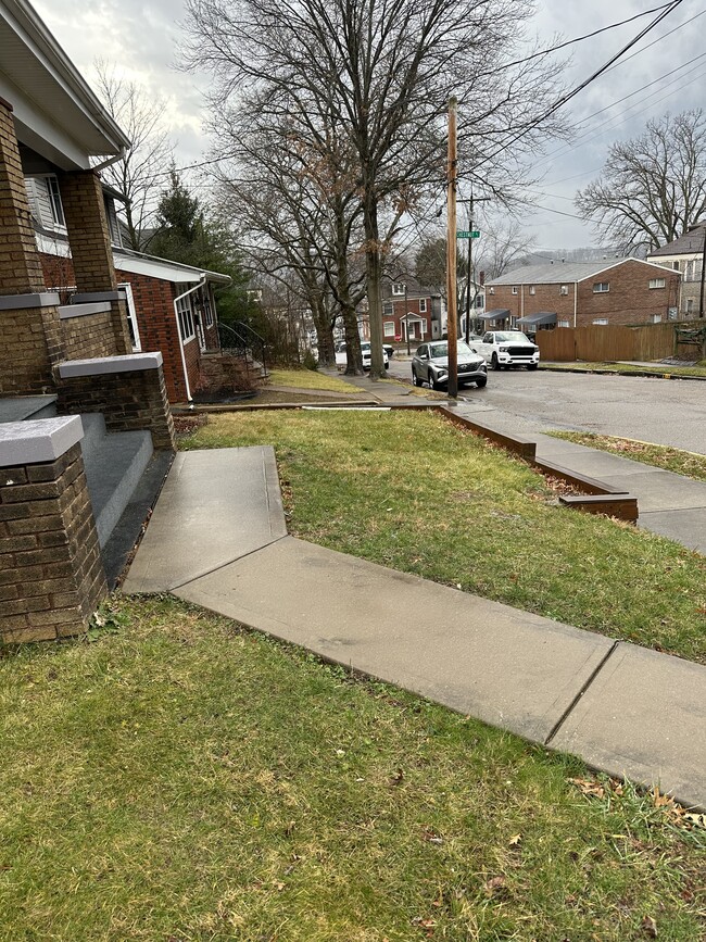 1006 Garfield St in Tarentum, PA - Building Photo - Building Photo