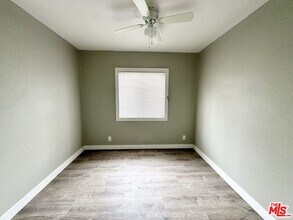 1048 W 62nd St in Los Angeles, CA - Building Photo - Building Photo