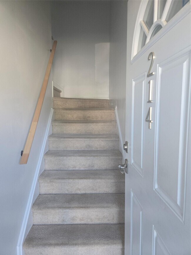 214 Pointe Cir N in Coram, NY - Building Photo - Building Photo