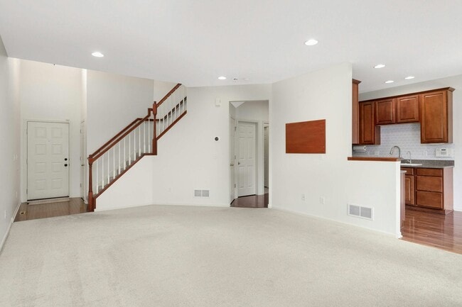 15865 Porchlight Ln in Eden Prairie, MN - Building Photo - Building Photo