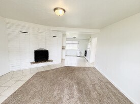 13413 Minuteman Dr in Draper, UT - Building Photo