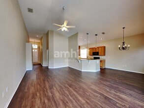 12016 Tasha Ct in New Port Richey, FL - Foto de edificio - Building Photo