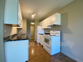 875 Badke Rd in Kelowna, BC - Building Photo - Building Photo