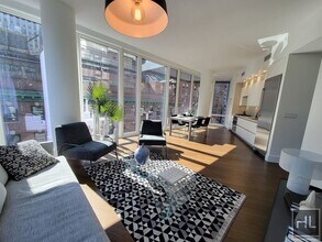 East 44th Street, Unit 10E in New York, NY - Building Photo - Building Photo