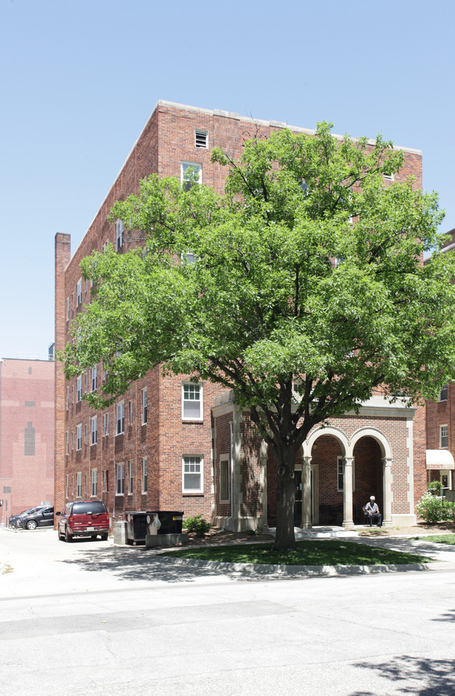 Ambassador and President Apartments in Lincoln, NE - Building Photo - Building Photo