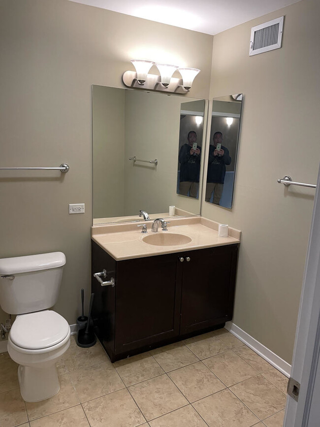 512 W Elm St in Chicago, IL - Building Photo - Building Photo
