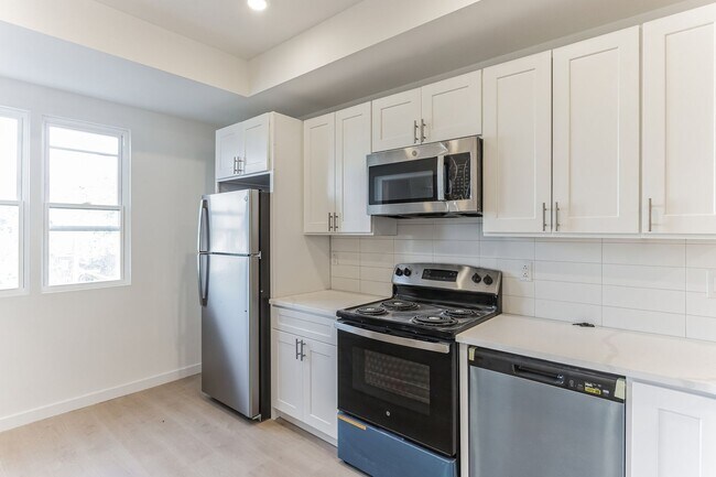 property at 812 N Holly St