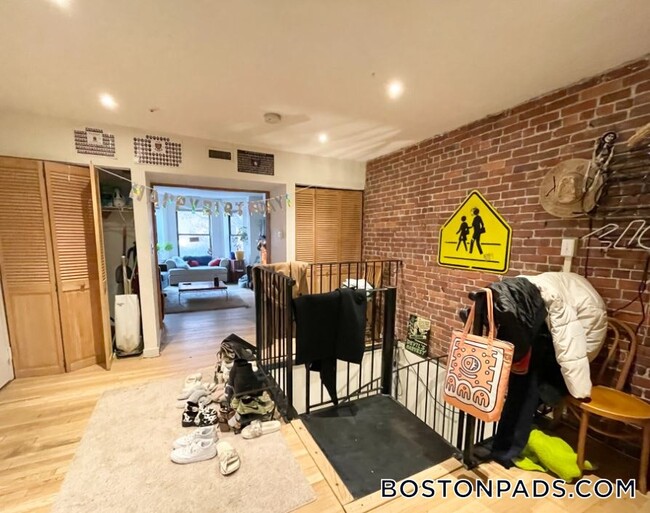 73 Gainsborough St in Boston, MA - Building Photo - Building Photo