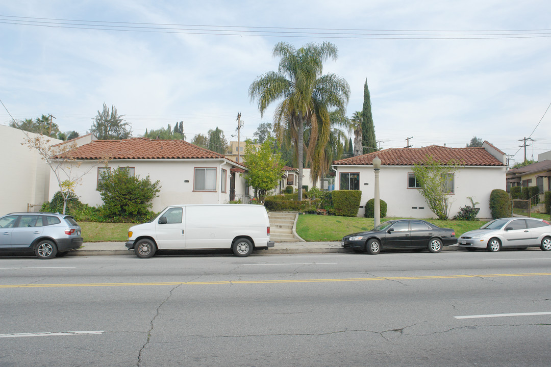 2911-2919 Rowena Ave in Los Angeles, CA - Building Photo