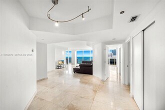 4775 Collins Ave in Miami Beach, FL - Building Photo - Building Photo