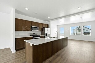 371 E Levengrove Dr in Draper, UT - Building Photo