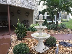 5102 NW 36th St-Unit -611 in Lauderdale Lakes, FL - Foto de edificio - Building Photo