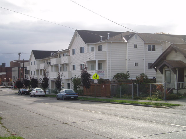 Eagle Ridge Plaza in Seattle, WA - Building Photo - Building Photo