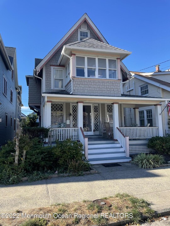 32 Main Ave in Ocean Grove, NJ - Building Photo