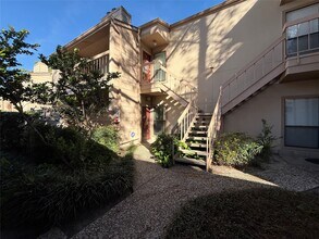 2125 Augusta Dr in Houston, TX - Foto de edificio - Building Photo