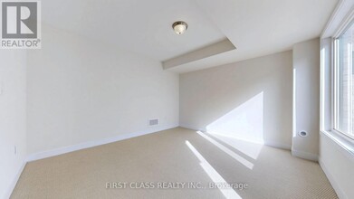 40 Ingersoll Ln in Richmond Hill, ON - Building Photo - Building Photo