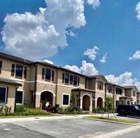 3476 W 114th Terrace in Hialeah, FL - Foto de edificio - Building Photo