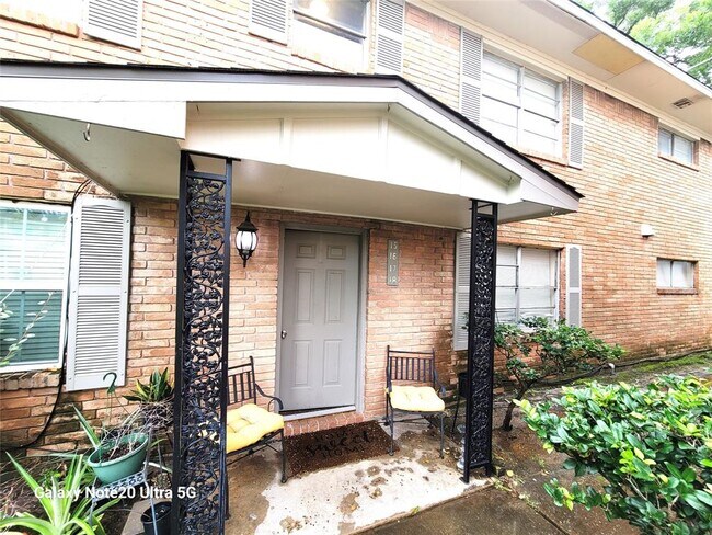 1230 Shadowdale Dr in Houston, TX - Building Photo - Building Photo