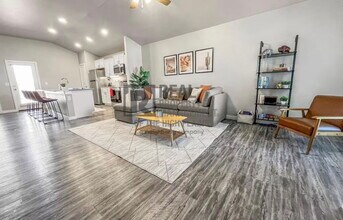 7003 Athens St in Timbercreek Canyon, TX - Building Photo - Building Photo