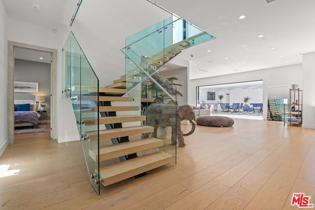 13812 Cumpston St in Los Angeles, CA - Building Photo - Building Photo