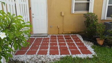 19210 NW 12th St in Pembroke Pines, FL - Building Photo - Building Photo