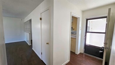 104 Olympic Dr in Moore, OK - Building Photo - Building Photo