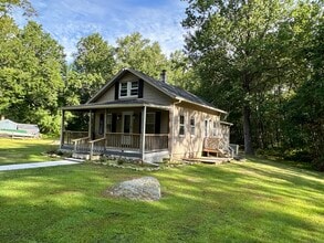 734 Old Clinton Rd in Westbrook, CT - Building Photo - Building Photo