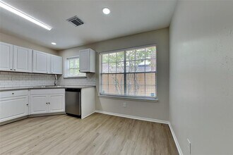 4010 Spring Meadow Dr in Pearland, TX - Building Photo - Building Photo