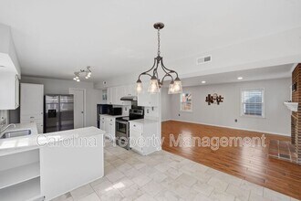 805 Farm Tree Ln in Charlotte, NC - Foto de edificio - Building Photo