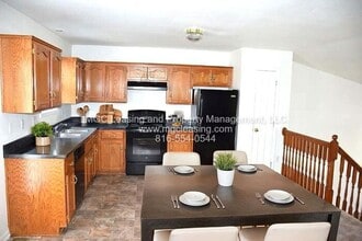 5904 NE 42nd St in Kansas City, MO - Building Photo - Building Photo