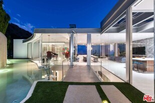 1814 N Doheny Dr, Unit 563012 in Los Angeles, CA - Building Photo