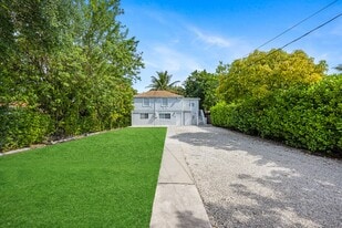 25 NE 69th St in Miami, FL - Building Photo