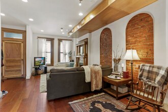 1116 Monroe St NW in Washington, DC - Foto de edificio - Building Photo