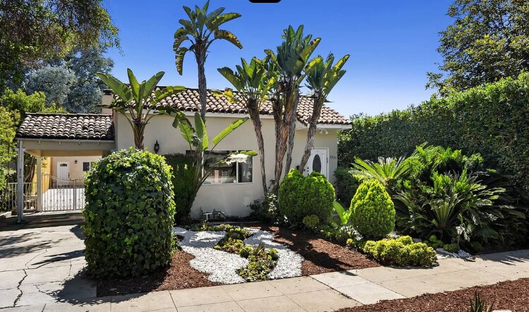 2235 Patricia Ave in Los Angeles, CA - Building Photo