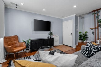 200 Elm Ave, Unit #15 in Long Beach, CA - Foto de edificio - Building Photo