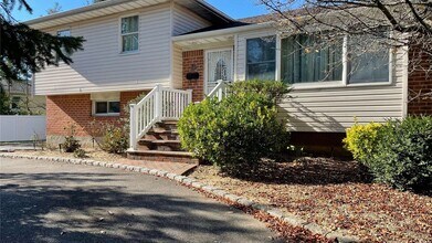139 Cold Spring Rd in Syosset, NY - Building Photo - Building Photo